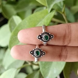 OXIDIZED SILVER GREEN CORUNDUM TOE RINGS